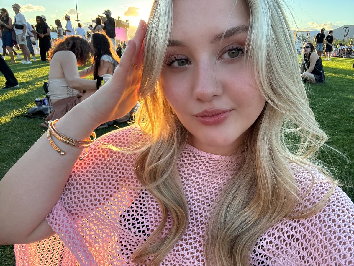 laura ⋆｡˚𑣿 tweet media