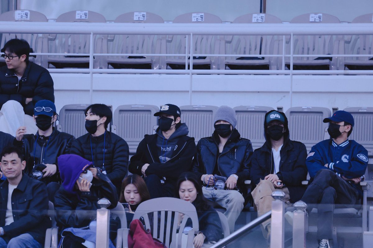 kittyofmars *⋆✧✨️☾ tweet media