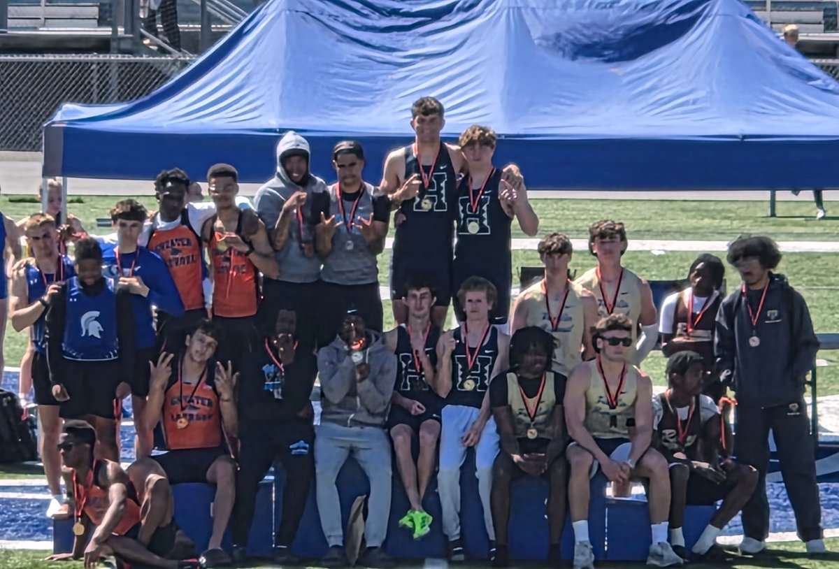 carter_muth40's tweet photo. We showed up at the Hempfield Invitational! I took 4th in the 100m. Our 4x100m team took 1st place! 42.9.... we are now ranked 5th in the state! Let's go!!!!!
@ColeDelattre_12 @DEVINWALTERS69 @HollidaysburgF @Rivals @PaFootballNews @247Sports @CoachHDeLattre https://t.co/NULbydIlO7