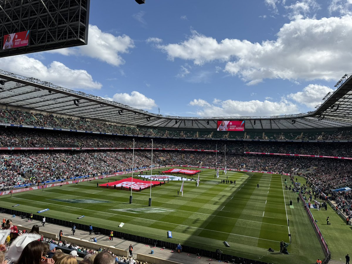 ellsjc's tweet photo. Another day, another game at Twickenham watching our Grand Slam Champions kick off their Women’s Six Nations campaign with a win! 🌹🤩 @allianz_stad @RedRosesRugby @Womens6Nations #WearTheRose #RedRoses https://t.co/SPyOZzBkNQ