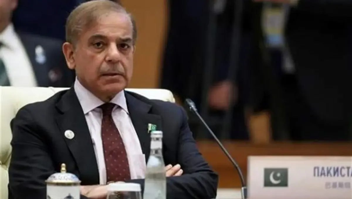 miandawoodadv's tweet image. #FakeNews
Pakistan's Information Ministry sources confirms to me that it is a completely fake news that Prime Minister Shehbaz Sharif has left for Saudi Arabia on an emergency basis or is about to leave, and it is also fake news that there has been any agreement on joint control