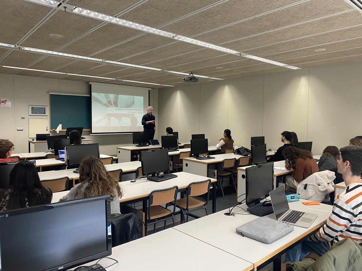 adeupv's tweet photo. 🌍📚 Impulso internacional en FADE

En FADE no dejamos de impulsar seminarios internacionales que enriquecen la formación del estudiantado. Entre los más recientes, destacamos el workshop de Pedro Soutelinho Ribeiro, de la @ULisboa_  dirigido a ADE y GAP. https://t.co/xQeSJJpiH5