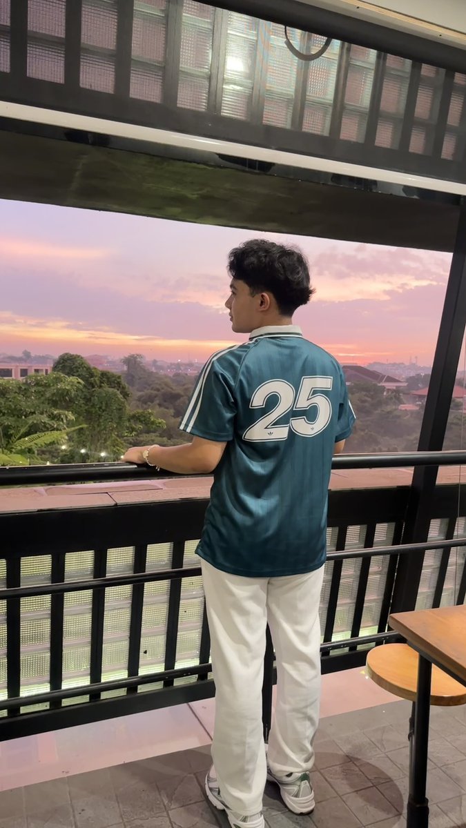 relxusers's tweet photo. Mau di spill apa nih?
#ootd #green #jakartaselatan https://t.co/MiVaRdFFLx