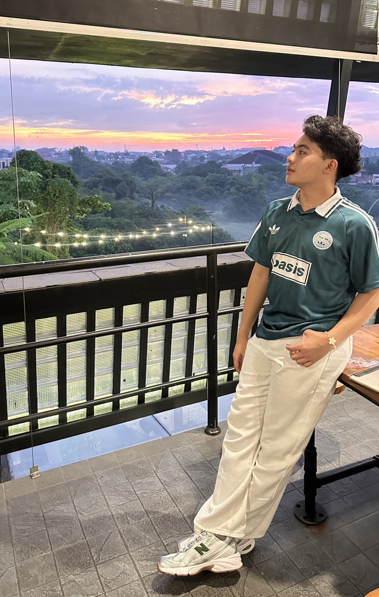 relxusers's tweet photo. Mau di spill apa nih?
#ootd #green #jakartaselatan https://t.co/MiVaRdFFLx