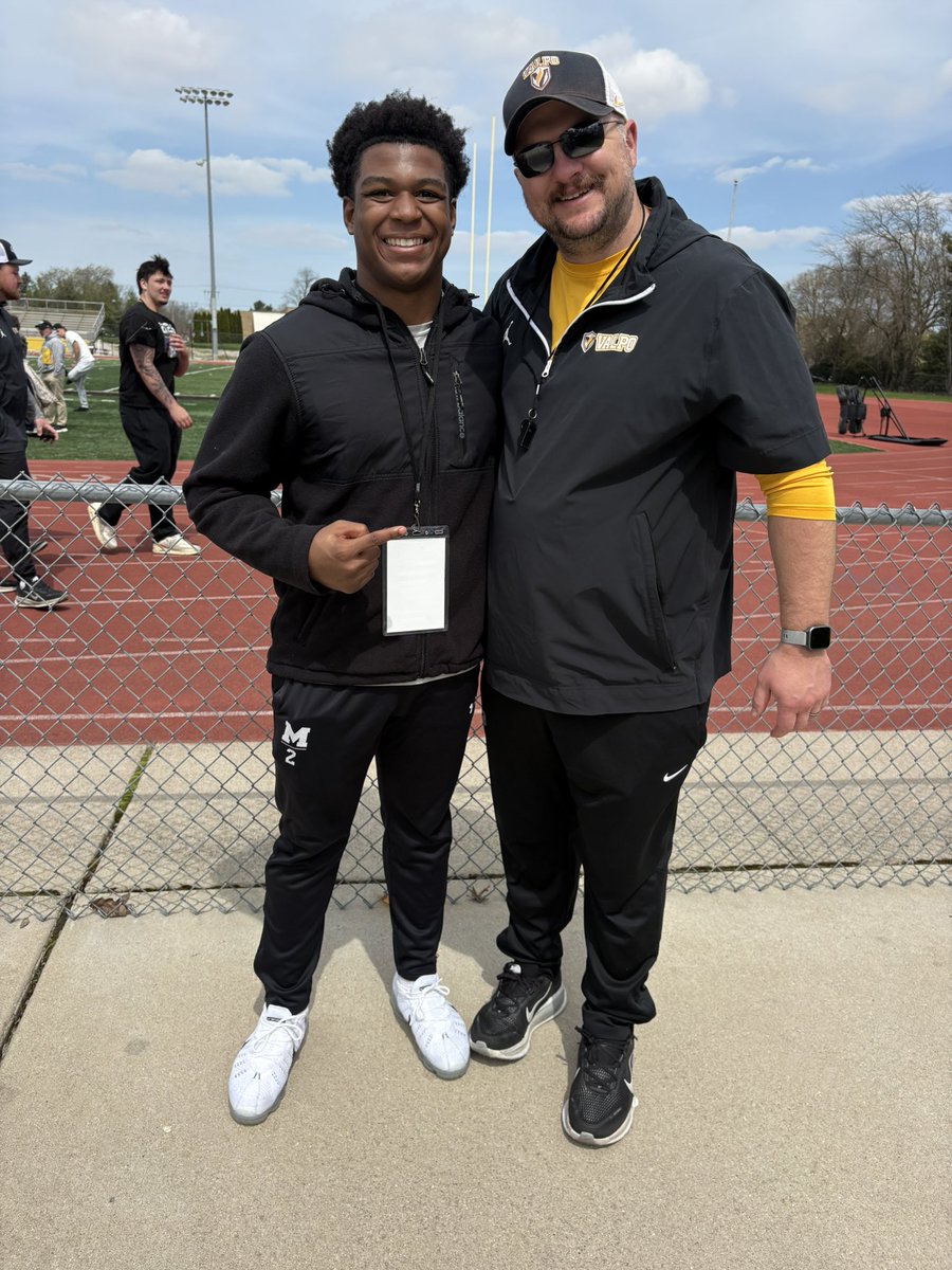 kadynoneal2's tweet photo. Had a great time @valpoufootball Thank you again @CoachFeltrop for the invite! @KeithKinder2 @cavemensports https://t.co/wHpaUdDnOA