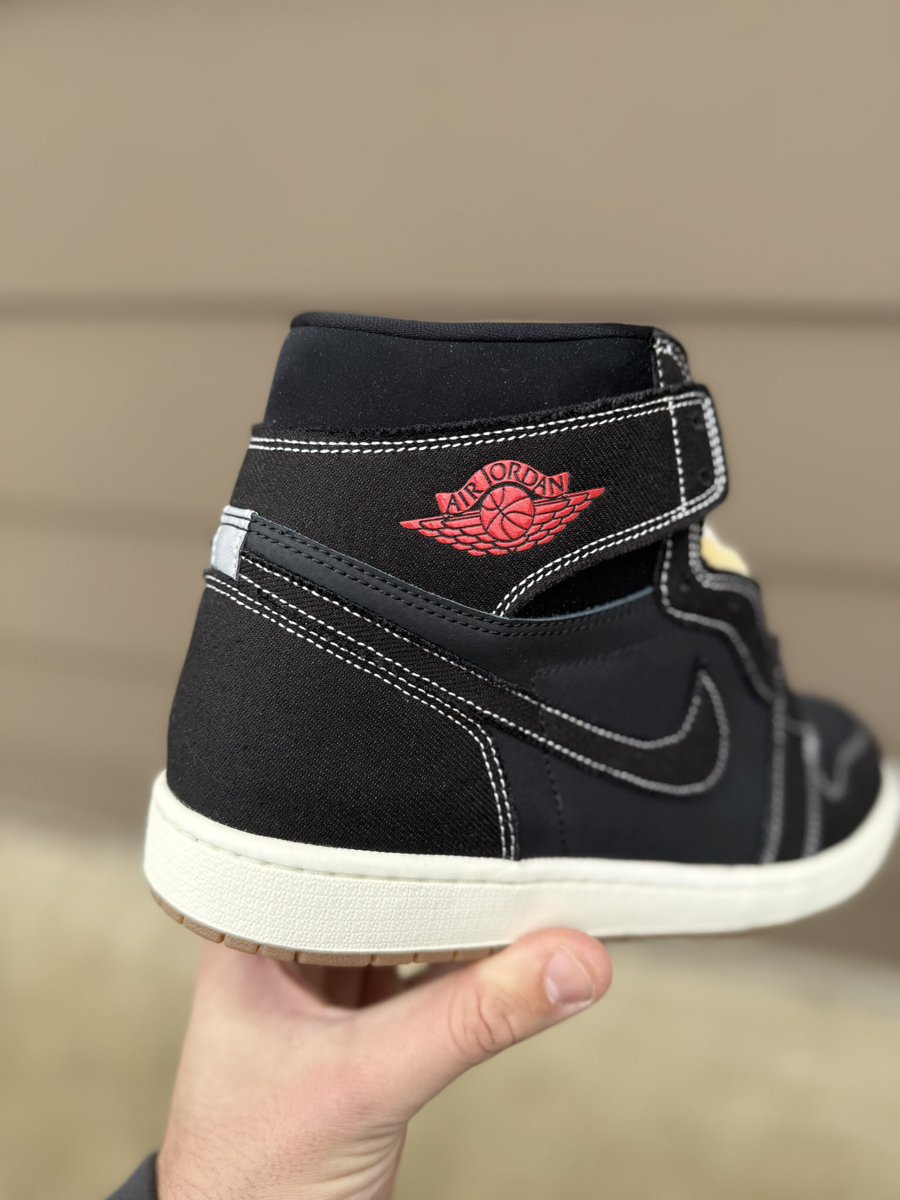 Jordan1Squad's tweet photo. I’m a sucker for a gum bottom.  Did we pick these up this morning? https://t.co/ak7PgvpUa8
