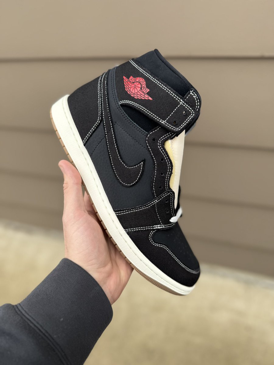 Jordan1Squad's tweet photo. I’m a sucker for a gum bottom.  Did we pick these up this morning? https://t.co/ak7PgvpUa8