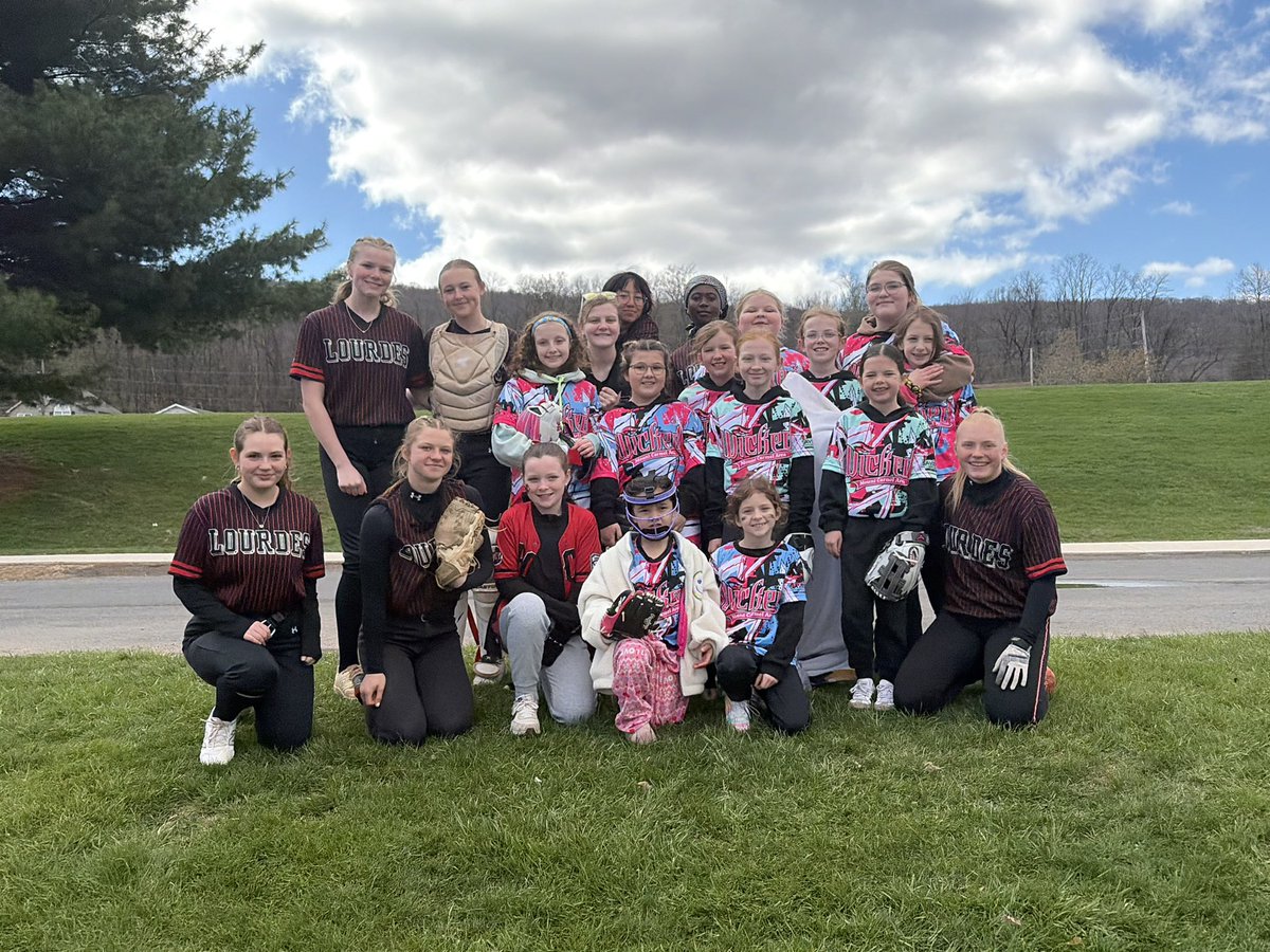 OLOLRedRaiders's tweet photo. Thank you to the youth softball players who came out to our inaugural Youth Day prior to the softball team’s home contest against Southern Columbia on Saturday!! 🥎

The Lady Red Raiders appreciate the support and hope to see you on the same field in the near future! https://t.co/sTeMmHvZEM