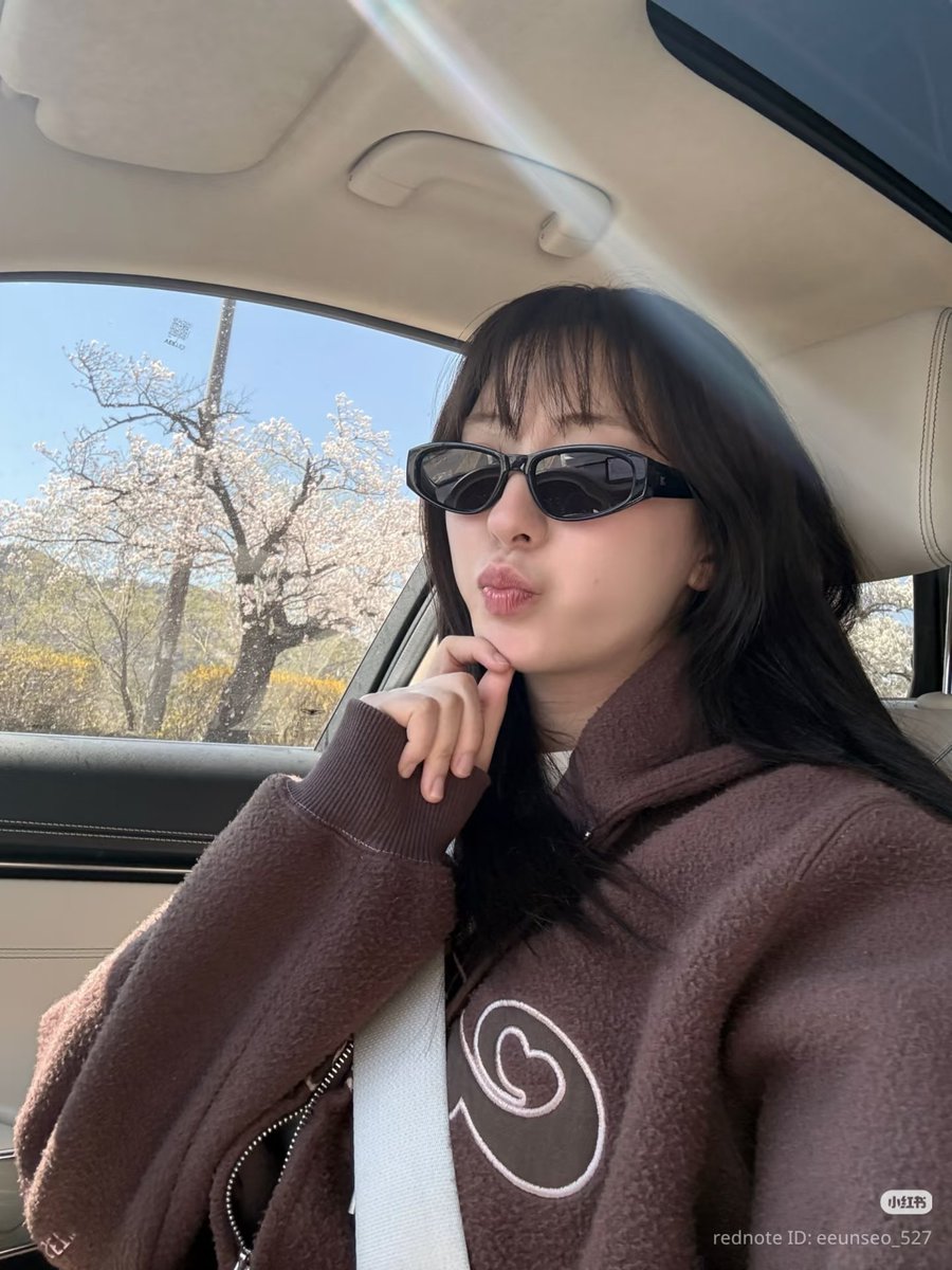 WJSNDAILY's tweet photo. [TRANS] 260411 #EUNSEO Red

UJUNGs, I've wanted to sing Chinese songs lately, actually often wanted so... Could you recommend a beautiful song to me? 🌸

#ReclowSunglasses #MyOOTD #ootd #HowToTakeASelfieWithSpring #KoreanGirl #SouthKorea 

#우주소녀 #은서 #WJSN
#손주연 #SonJuYeon https://t.co/yWlR5LG5TX