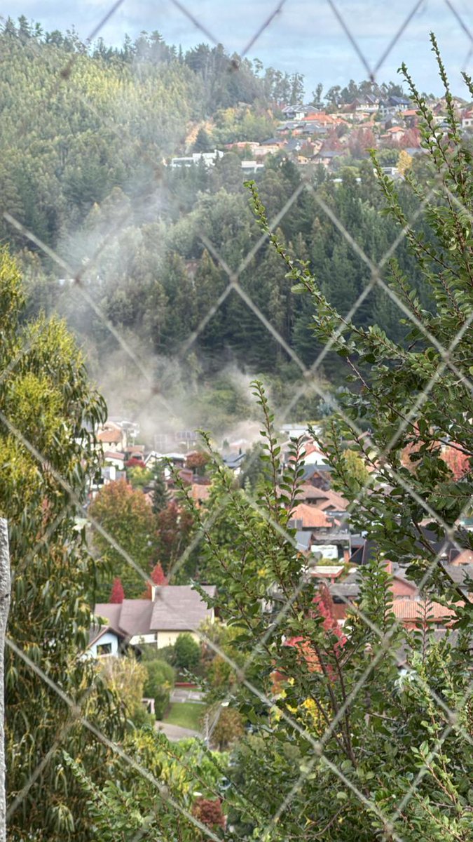 Emergencia38780's tweet photo. #Chiguayante
2 Norte Con 2 Poniente Sector lonco
Incendio en vivienda
Unidades de emergencia en el lugar
#RIDEM https://t.co/xMj7vAFOex
