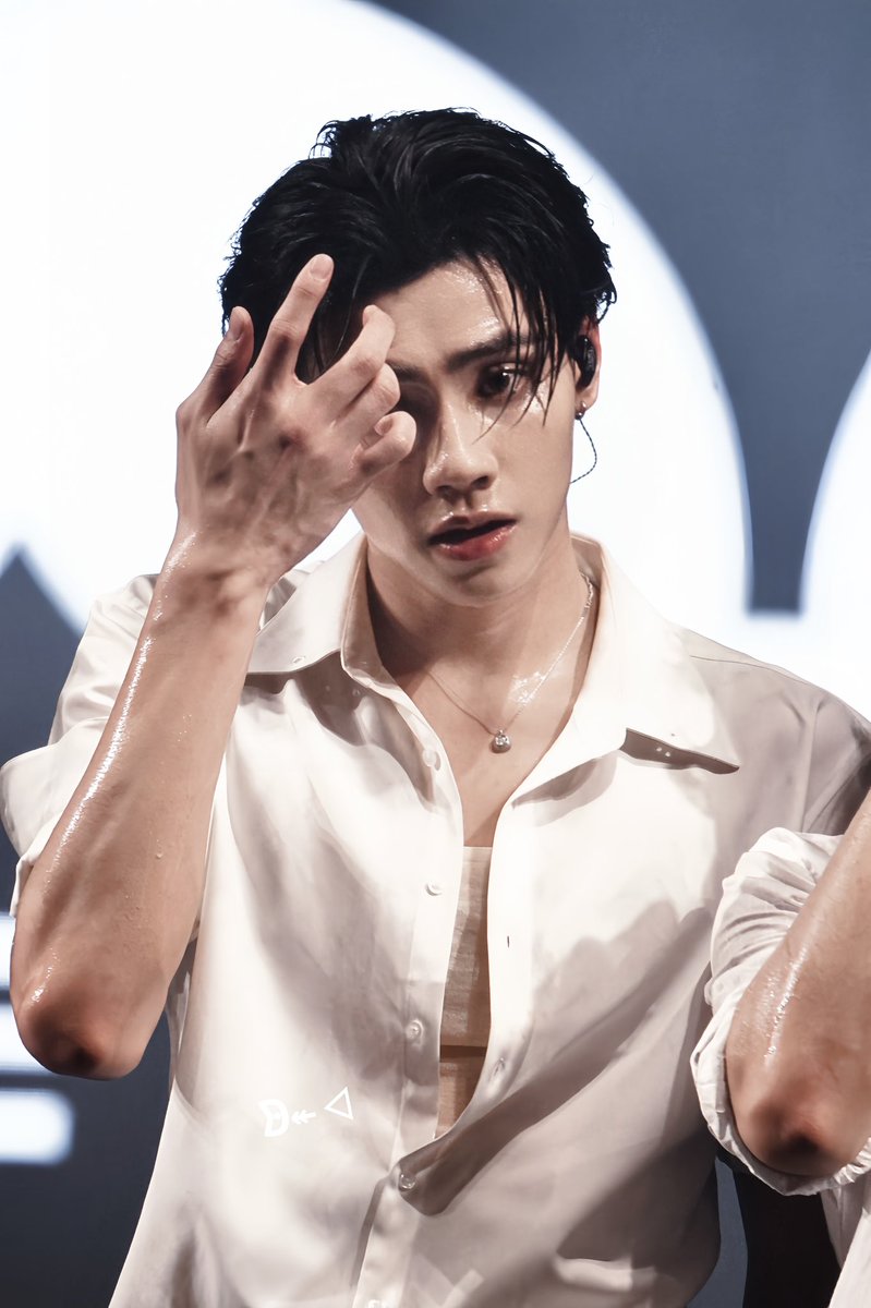 ᗦ↞︎◃︎ tweet media