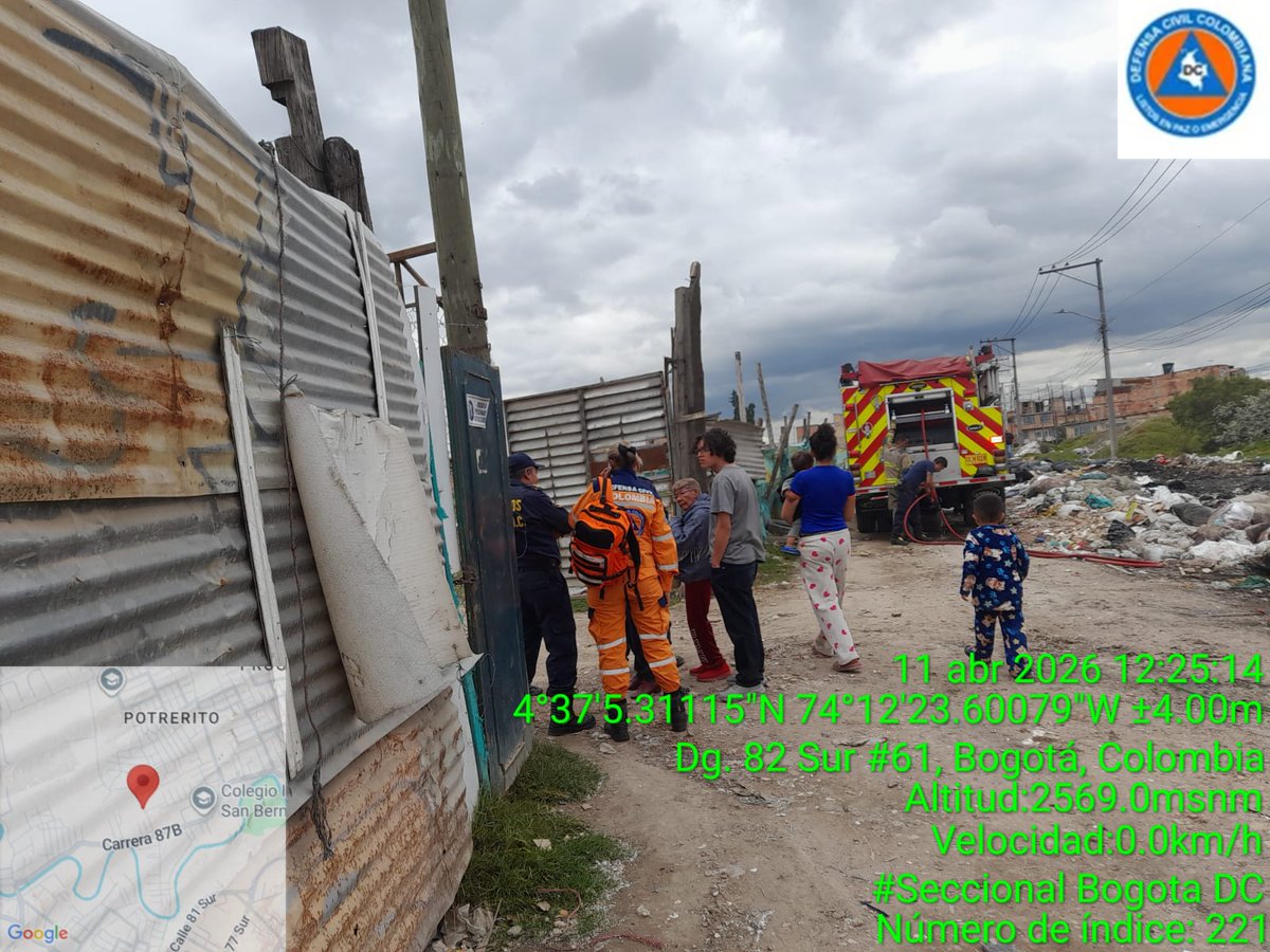 DefensaCivilCo's tweet photo. 🚨 #ReporteDeEmergencia | #Bogotá/Bosa Potreritos
Se brindó apoyo en la atención de un incendio generado por acumulación de basuras y llantas en el sector.
✅ Situación controlada
✅ Sin personas lesionadas
#ListosEnPazOEmergencia https://t.co/ahDDfDN8V3