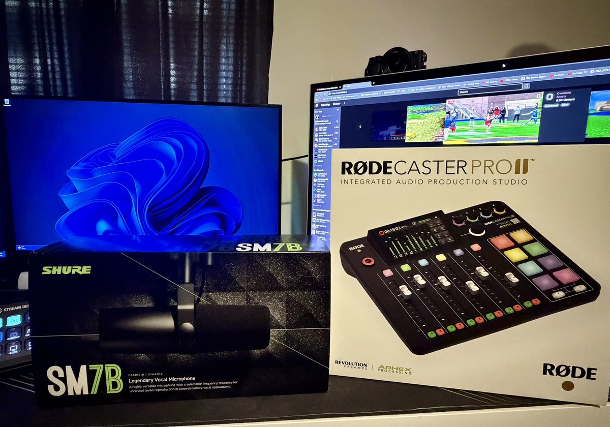 Tagzz2K's tweet image. Just picked up some new toys today. Can’t wait to have it up and running on my PC 🙌🏾 hopefully it’s not super difficult to set up… I’m so excited 😬 #RodeCasterPro2 #ShureSM7B #Streamer