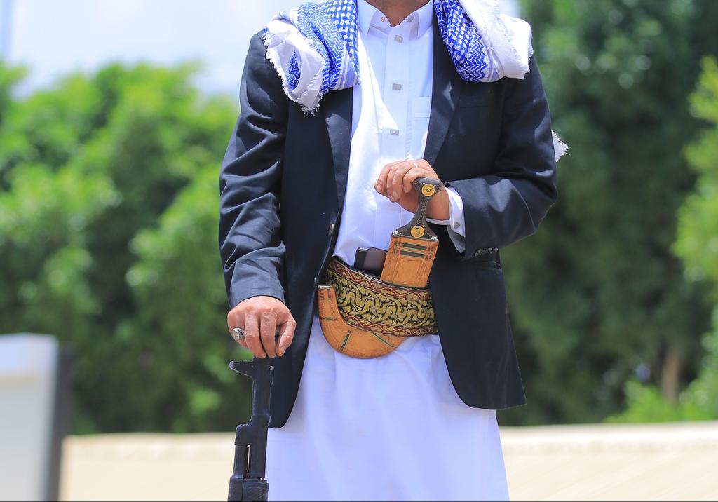 <a href="/moomooloo20/">سكينة محمد الهادي</a> إن خرجت لا تعود إلا بدم"الجنبية"
هيبة رجال اليمن
تتربع الجنبية اليمنية على عرش الخناجر العربية

كما تعتبر أحد أبرز عناصر الموروث الشعبي للمجتمع اليمني
ولا تزال من مكونات الزي التقليدي،

الجنبية"عند اليمنيين أهم الأزياء الرجالية المتوارثة كابراً عن كابر
ويرون فيها هيبة ورجولة.!