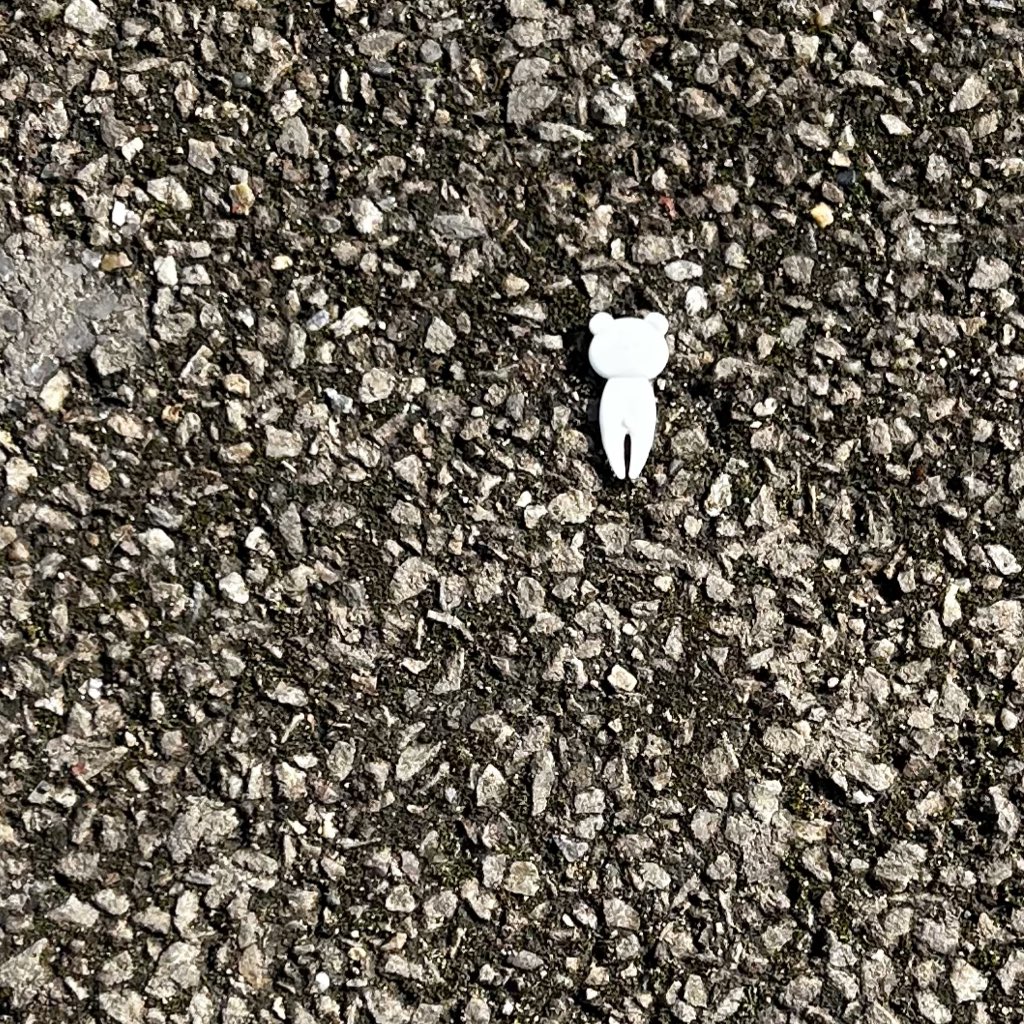 StreetCutlery's tweet photo. @billherbert @ae_stallings #Spork took this photo of a sort of Cycladic bear tooth thing which seems, somehow, a reasonable response: https://t.co/g2rrGCc2RX