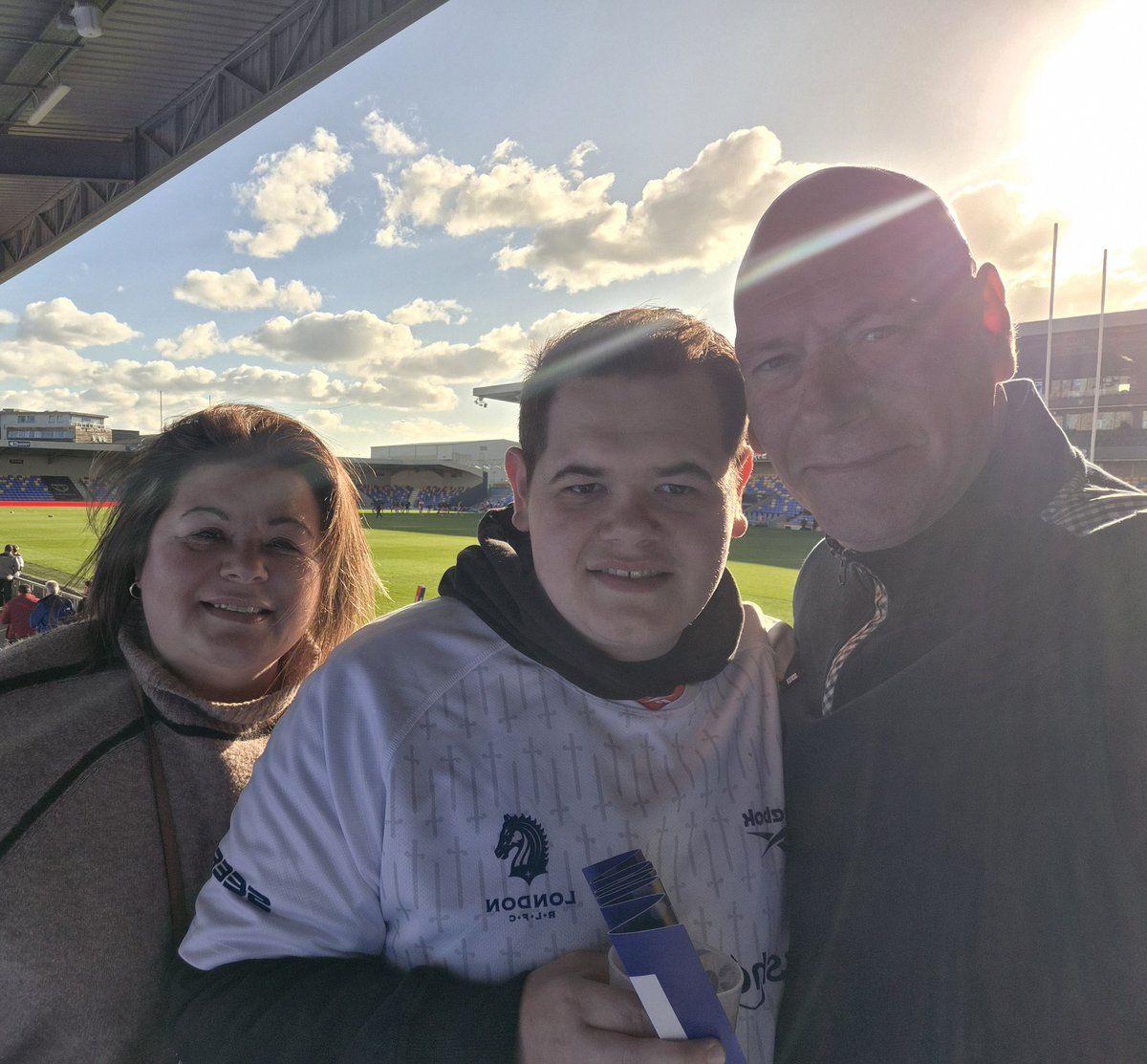 SBaxter77's tweet photo. A top early evening out with @DBaxter76 &amp; @RaifeBaxter for a bit of #RugbyLeague,&amp; another win for the @LondonBroncosRL to keep them top! A banging #Cuppa or 2,&amp; had the new @GreggsOfficial #ChickenRoll which i ave to say was decent! All this &amp; back home in time for the #Boxing! https://t.co/oyAA4Dbxj6