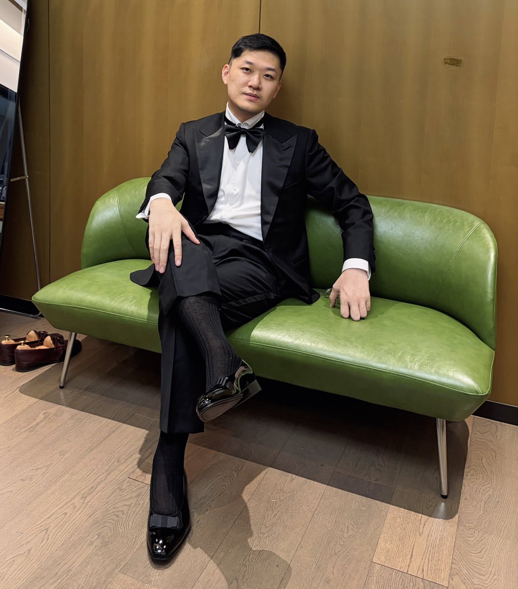 Suitedwalker tweet media