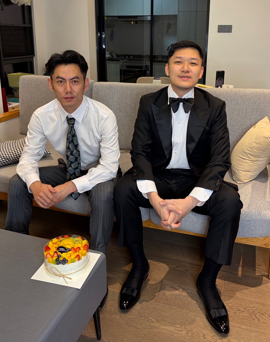 Suitedwalker tweet media