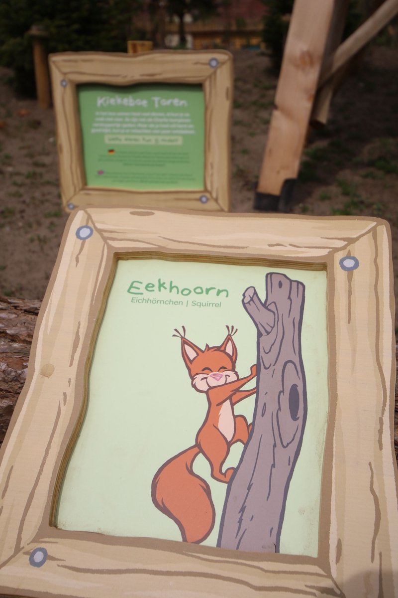 jeroen_twee's tweet photo. Een aantal diertjes rondom de Kiekeboetoren in het Bibliobos van Avonturenpark de Tovertuin is verplaatst. Het is alleen af en toe iets té moeilijk om ze te vinden... Foto vanuit ouder-perspectief en vanuit kind-perspectief. #Tovertuin https://t.co/DQb0LNfQOK