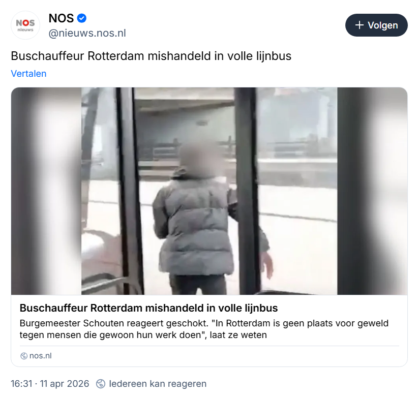 eenblikopdenos's tweet image. "Buschauffeur Rotterdam mishandeld in volle lijnbus", kopt de NOS boven een artikel op haar website. "De verdachte is duidelijk in beeld, maar nog niet opgepakt", is in het artikel zelf te lezen (2/2). Blijkbaar wil de NOS niet helpen bij het vinden van die schoft. 🙄 1/3 #NOS ⭕️