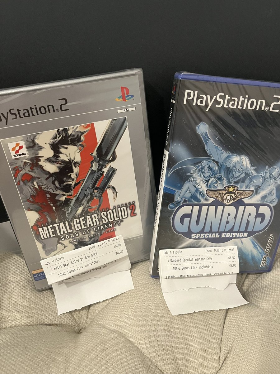 evilreiju's tweet image. Última compra de día 😁 y muy contenta la verdad, sé que hay gente que me ha dicho por aquí que los Platinum son basura, pero a mí me da igual✌🏻😊 son 2 juegos precintados y adoro 🫶🏻 #MetalGear Añadidos pues a mi pequeña colección de #Playstation2 ❤️ @PlayStation @PlayStationES