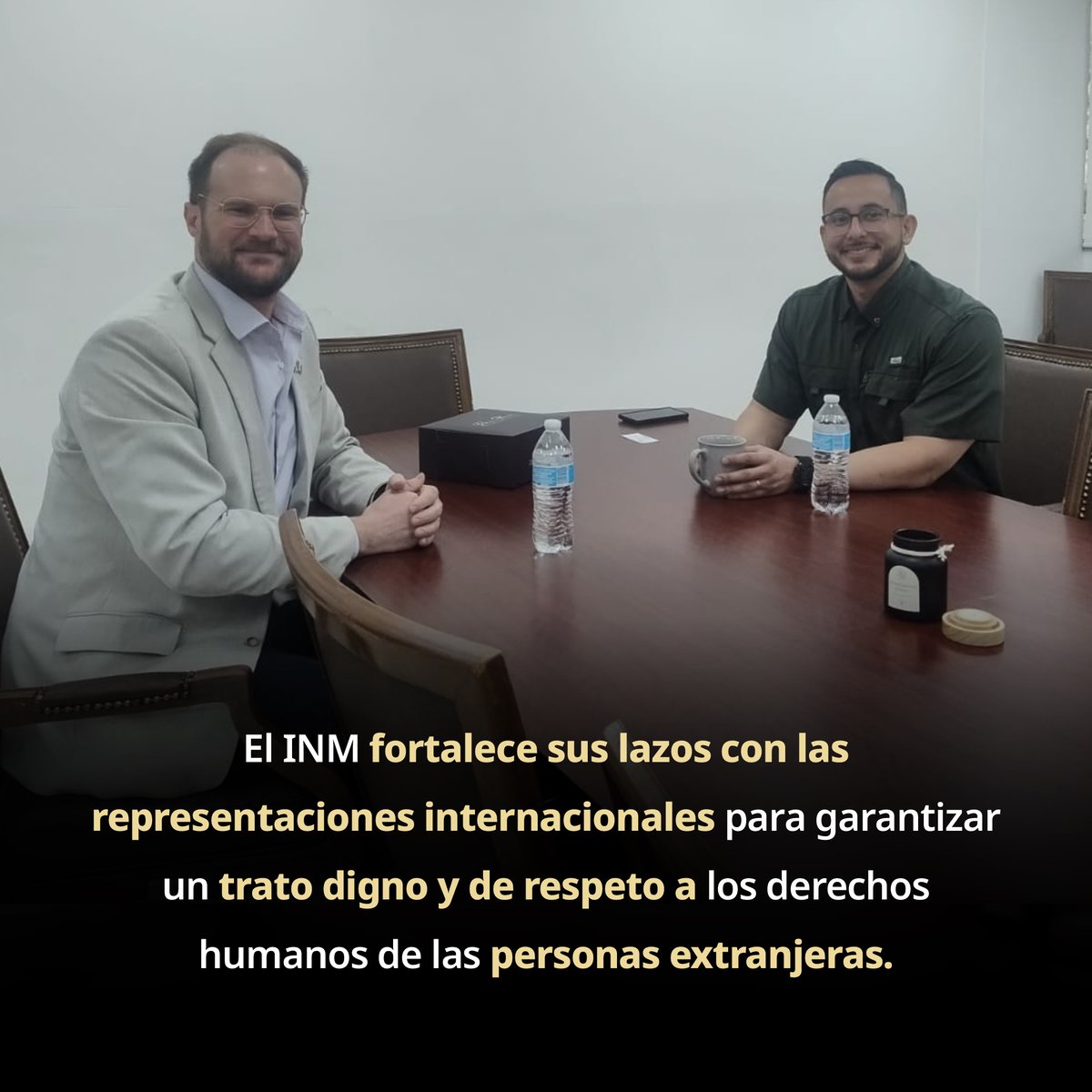 INAMI_mx's tweet photo. Con el objetivo de fortalecer los lazos de coordinación interinstitucional, #INMSonora recibió la visita del Cónsul Honorario de Francia en Hermosillo, @Mattcrt. 🇫🇷🇲🇽

El titular de la Oficina de Representación, Paulo César Lavín Aldama informó de manera clara y detallada al cónsul sobre los procesos migratorios, así como los canales de comunicación disponibles para garantizar una atención oportuna a sus connacionales. Por su parte, Matthieu Couret explicó las funciones de su cargo, con énfasis en el seguimiento a casos que involucren a personas nacionales de Francia y su papel como tercero acreditado por su embajada para la entrega de documentos oficiales.

El INM fortalece sus lazos con las representaciones internacionales para garantizar un trato digno y de respeto a los derechos humanos de las personas extranjeras de nacionalidad francesa que se ubiquen en la región.