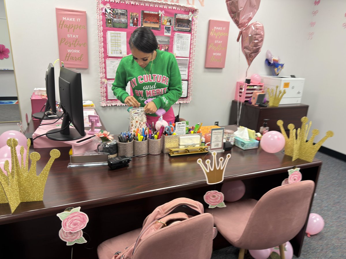 FLeiva83730's tweet photo. We celebrated our awesome @RidgemontELC AP, Dr. Coleman, this past week for #APAppreciationWeek! ๐
We are so lucky to have her, her leadership, dedication, and heart make a difference every day! ๐ @KCtheAP https://t.co/zC9d32UoPU