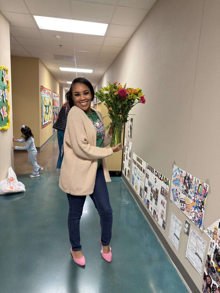 FLeiva83730's tweet photo. We celebrated our awesome @RidgemontELC AP, Dr. Coleman, this past week for #APAppreciationWeek! ๐
We are so lucky to have her, her leadership, dedication, and heart make a difference every day! ๐ @KCtheAP https://t.co/zC9d32UoPU
