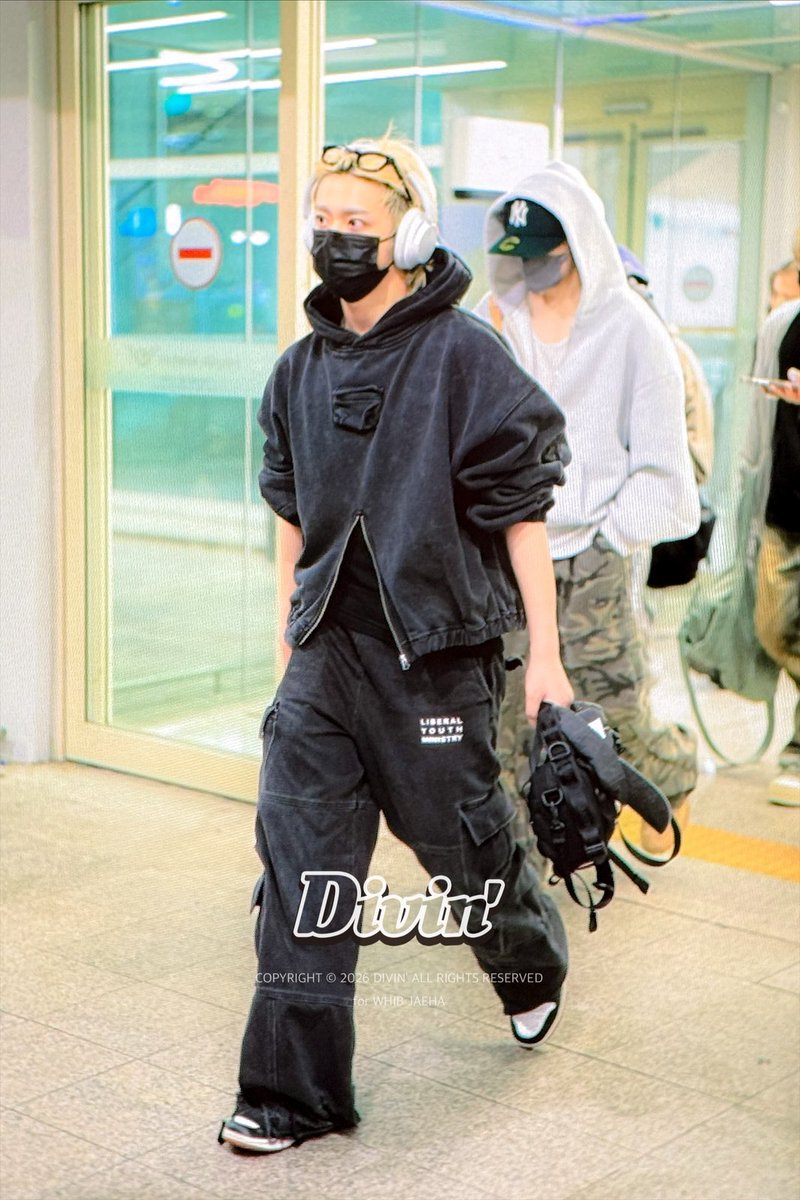 divin71's tweet photo. 260412 ICN pre

#휘브 #재하 #WHIB #JAEHA https://t.co/v9cr3ZyzIs