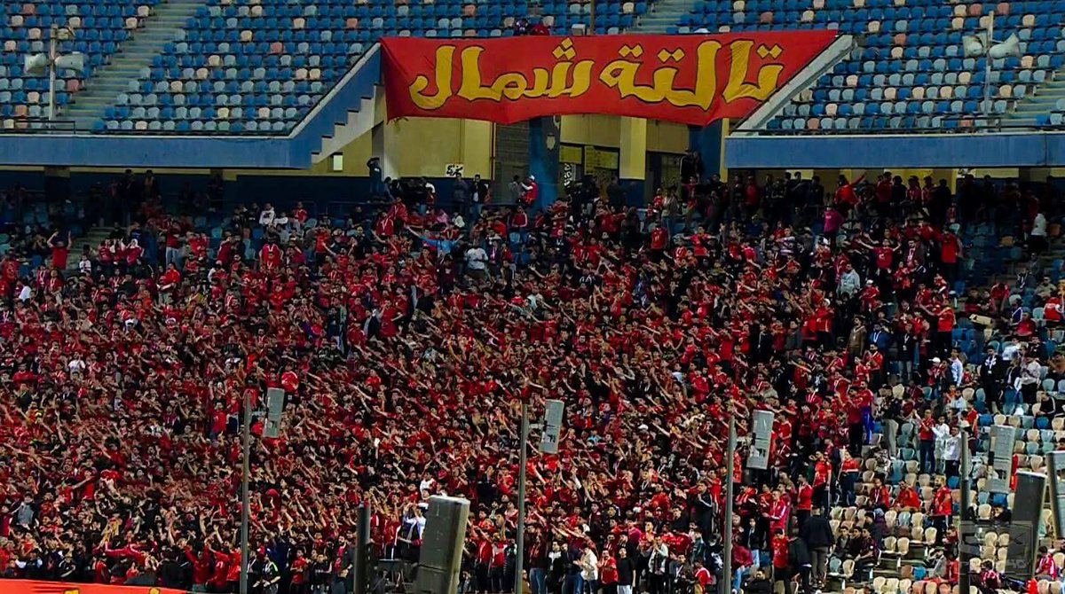 لعيبة الاهلي فاقده الذاكره كل لاعب تجيله الكورة يبقي مش عارف يعمل كان الله في عون الجمهور اللي بيحضر الماتشات في الاستاد