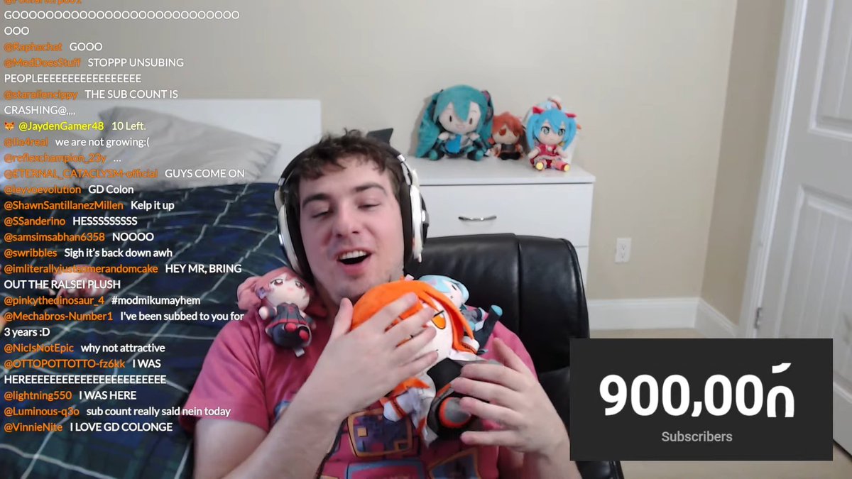 Colon :🦊: tweet media