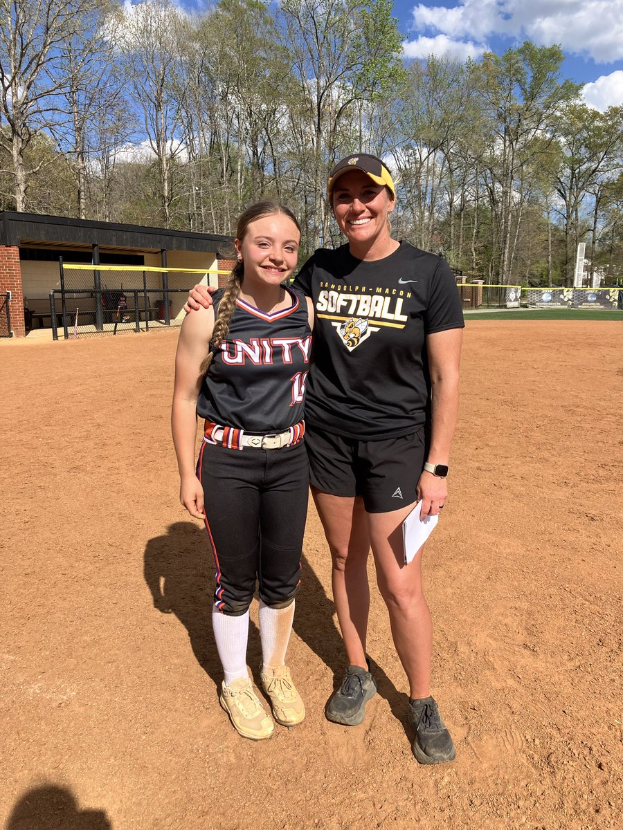loralie_c16's tweet photo. I had a great time at last weekend’s softball camp at Randolph-Macon; I enjoyed working on the fundamentals and feedback from the RMC staff and players. Thank you @K_Maronski and @RMC_Softball ! https://t.co/22m26VDOOy