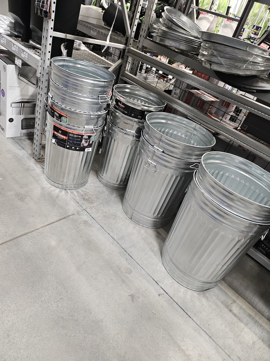 Hyhigo's tweet photo. Lowe's has a bunch of cookie monster homes. https://t.co/fXO1JUS6Tn