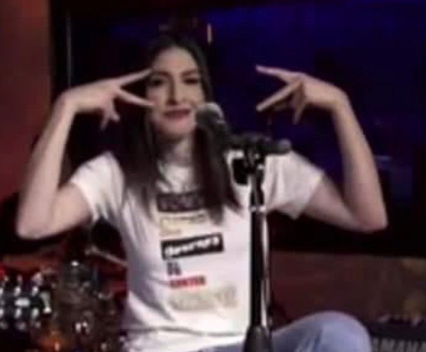 voten por si me hubieras llamado ayer, tiene a las 12 te olvidé vibes