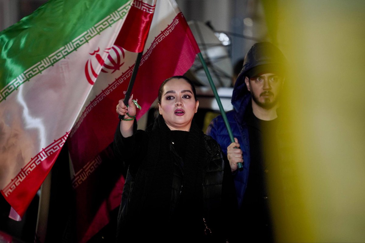 aqolizadeh's tweet photo. اینجا ایران ما است.
سرزمین زنان و مردان میهن‌پرست.
۳/۵
پ.ن: تصاویر از صدرا نوری https://t.co/PjiBThEPAm