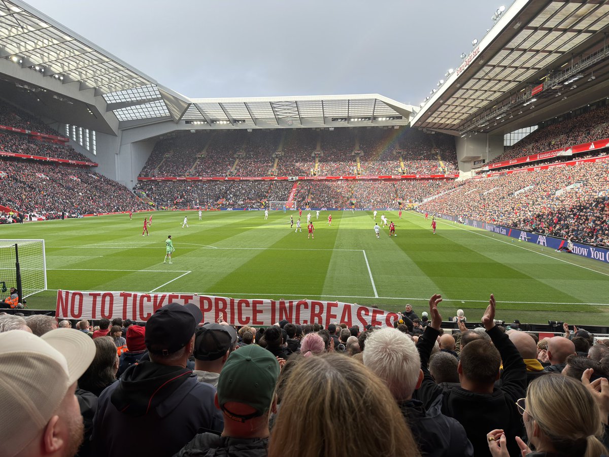 FrannyGriffiths's tweet photo. NO TO TICKET INCREASE 👏👏 https://t.co/MWJurlSCQ5