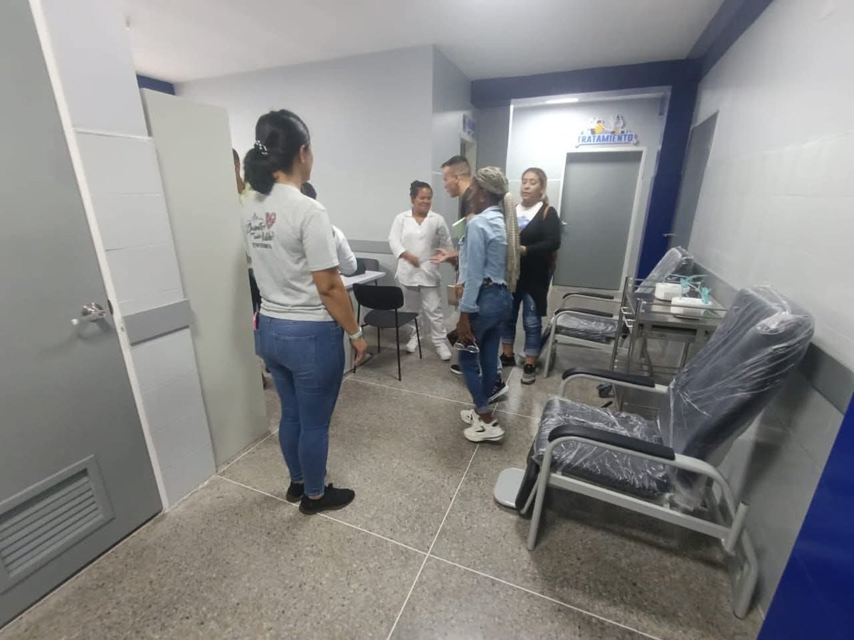 ✨

Tras su reparación capital, visitamos el CDI Simón Bolívar en Portuguesa. Junto al Dr. Yasmani Garzón y el equipo estadual de la Misión Médica, recorrimos las instalaciones y trazamos nuevas metas para elevar la calidad de atención al pueblo.

¡Seguimos! 🇨🇺🤝🇻🇪

#CubaCoopera