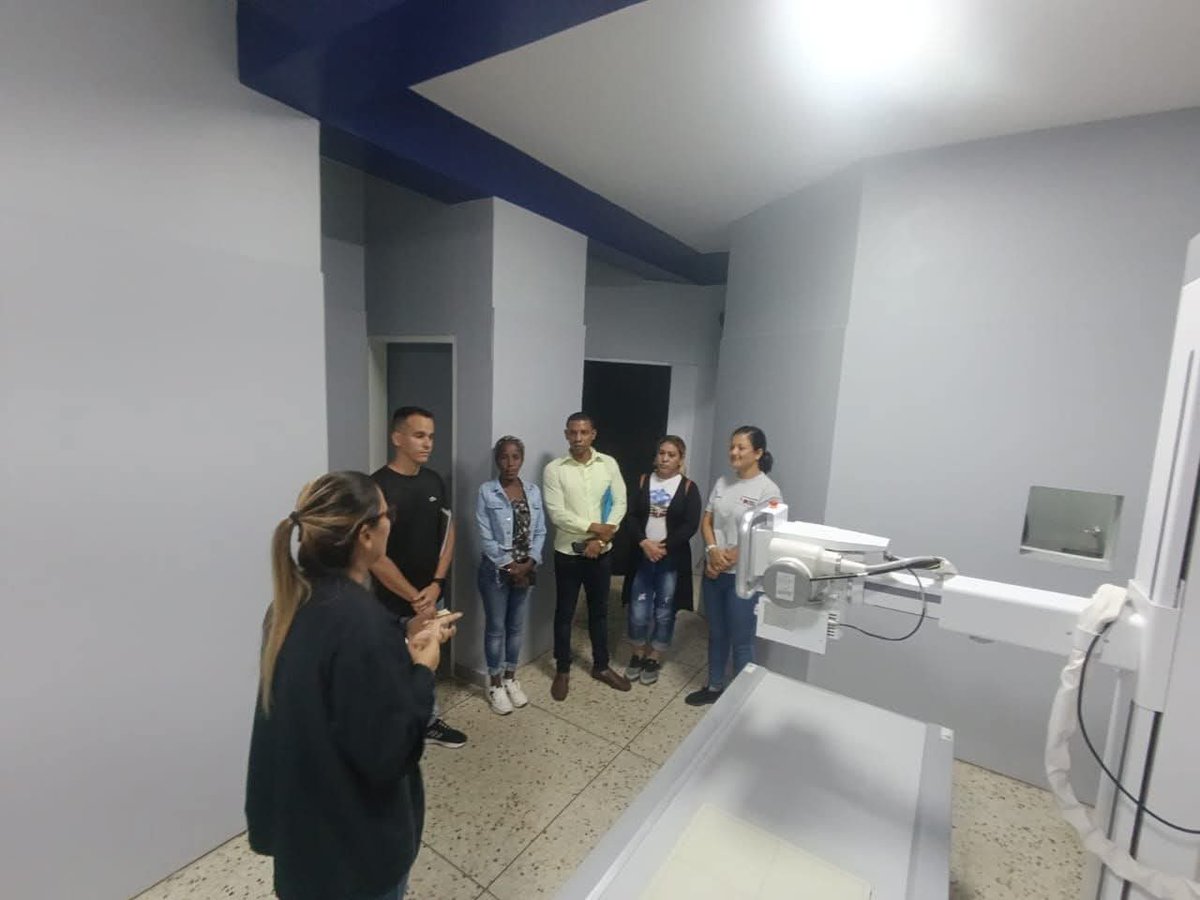 cubacooperaven's tweet photo. ✨

Tras su reparación capital, visitamos el CDI Simón Bolívar en Portuguesa. Junto al Dr. Yasmani Garzón y el equipo estadual de la Misión Médica, recorrimos las instalaciones y trazamos nuevas metas para elevar la calidad de atención al pueblo.

¡Seguimos! 🇨🇺🤝🇻🇪

#CubaCoopera https://t.co/xypD2WLYWS