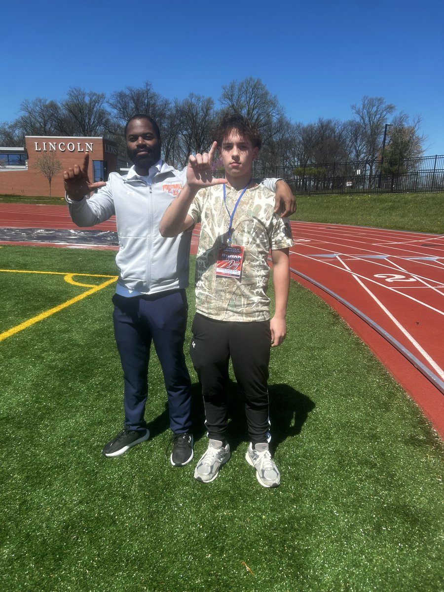 ColtonPonce's tweet photo. Thank you @Coachksteward for invitation to come tour the campus and see how the program is run. Seen great things to look forward too in the future!@Coach_Urquhart @CoachCJRice @CoachZSallee @PrepRedzoneVA @VHSL_ @urasportsshow https://t.co/W6gTQWyyiP