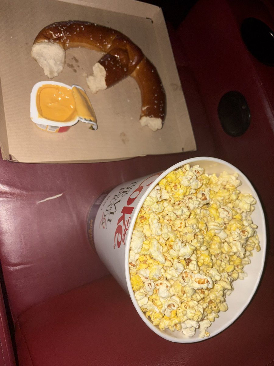 prettyshse's tweet photo. calorie count is zero because i'm watching a movie with my best friend https://t.co/rvP6PR0U6g