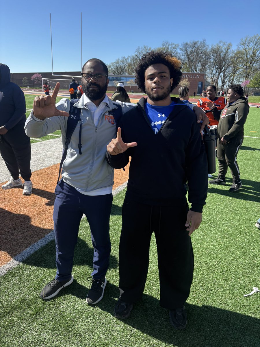 Austonmurray55's tweet photo. Thank you @Coachksteward for the invite can’t wait to come back out!!!!
@OLMC_CoachWard @OLMC_CoachSpike @realcoachack @OLMC_FBall_1927 @BallCoach_MWard 
@coachjones79 @CoachtanQ https://t.co/SJMcZyohOj