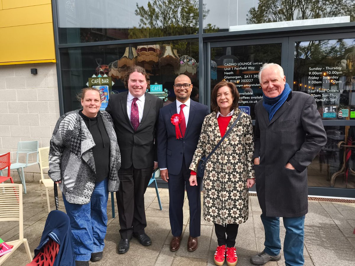 Labour4BTN's tweet photo. Yesterday, we were visited by the First Minister and Lord Peter Hain. It was great to be out and about in Neath with them, speaking to residents and shop owners. 

Welsh Labour have put forward our plan for a new chapter for Wales. Fairness you can feel. 

Vote Welsh Labour🌹 https://t.co/vyTzdZCgpo