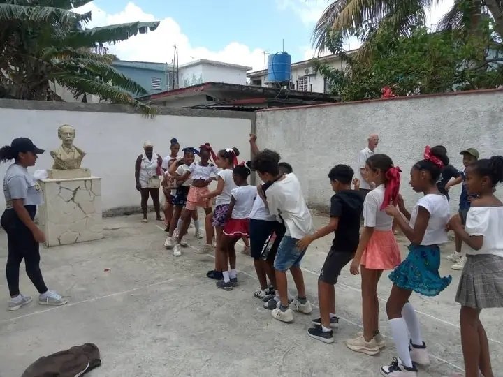 CDR_Cerro's tweet photo. #ElCerroTieneLaLlave se realiza en la zona 84 del Consejo Popular Armada actividad recreativa.
#CDRCerro
#CDRHabana
#CDRCuba
#CubaSoberana https://t.co/qWfcQ95wFX
