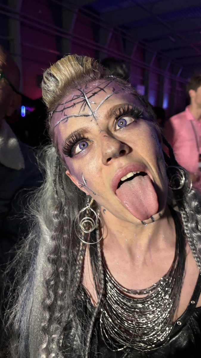 Lana Analise tweet media