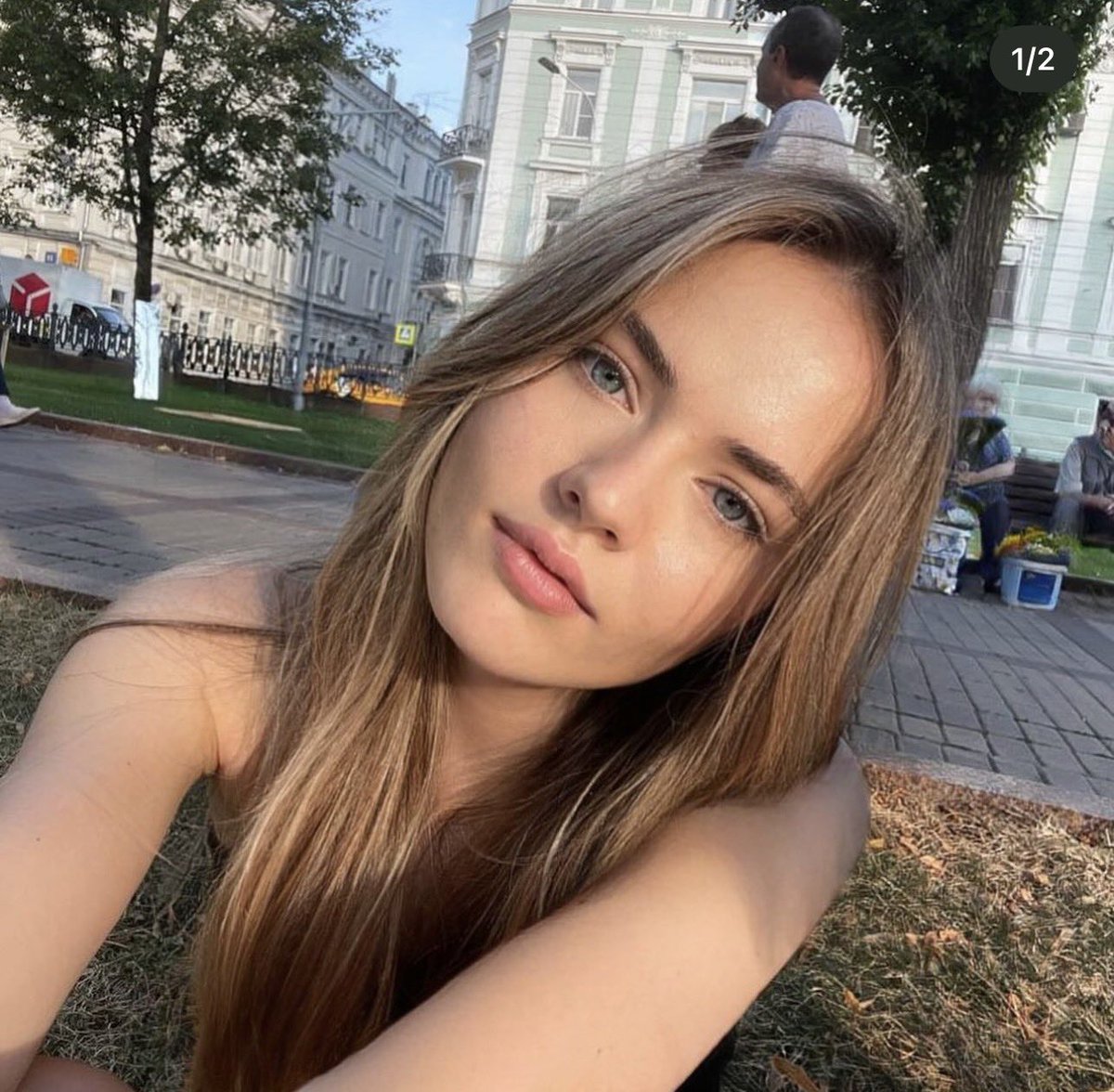 ✩ sarah tweet media