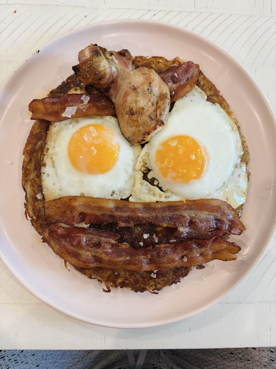 My husband just unintentionally made the most hilarious breakfast I’ve ever seen 😂😂😂😂😂