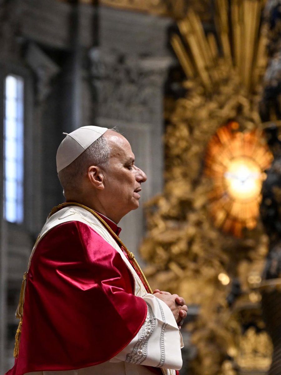 “¡Basta ya de la guerra!”, un llamado que debe resonar en todos los corazones. 🙏🤍

El llamado de Papa León XIV no fue solo para los líderes, fue para todos.
Cuéntanos, tú, ¿cómo unes a este llamado?

Hoy, no solo rezamos, decidimos no acostumbrarnos al dolor, la paz empieza en