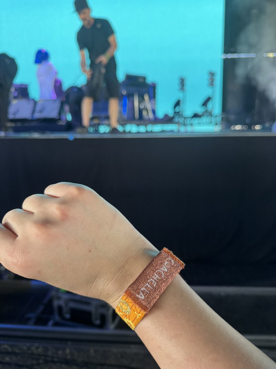 April🌷SEEING TAEMIN AT COACHELLA 🎉🎉 #TAEMCHELLA tweet media