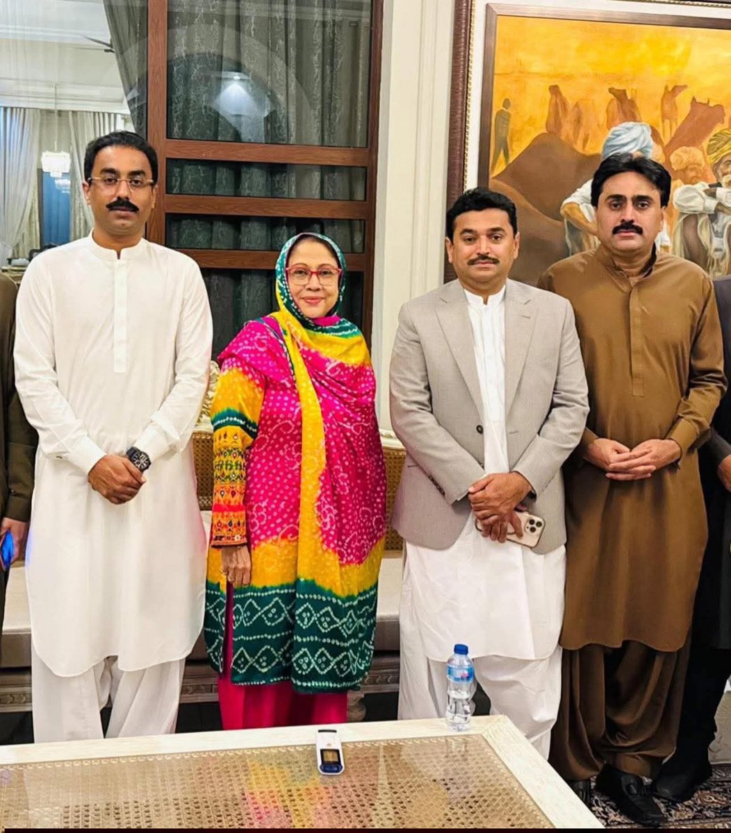 ZeeshanAliTurk's tweet photo. جواب ھن تصوير ۾ ڳولھجان ميمڻ صاحب
ھاڻوڪو ء ايندڙ ميئر ڪاشف شورو صاحب انشااللّه❤️
مولا ڀائرن کي وڏي ڄمار سان گڏ ائين پاڻ ۾ خوش او آباد رکي آمين🤲🏻
@KashifShoroPPP @jamkhanshoro I @bilalshoro376 https://t.co/Yzg9AUAJVf