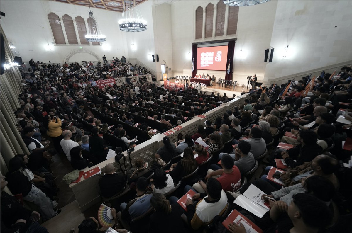 mcuvertino's tweet photo. Cuando hay diálogo, hay futuro🌹
En el #CongresoPS de Santa Fe, más de 1.000 compañeros y compañeras de toda la provincia nos encontramos para debatir, escuchar y seguir construyendo juntos de cara al 2027.
La unidad no es una consigna, es una decisión política para transformar la realidad y consolidar el proyecto que Santa Fe necesita.